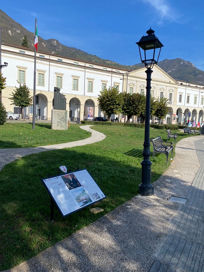 pannello informativo dedicato alla Galleria dell'Accademia Tadini